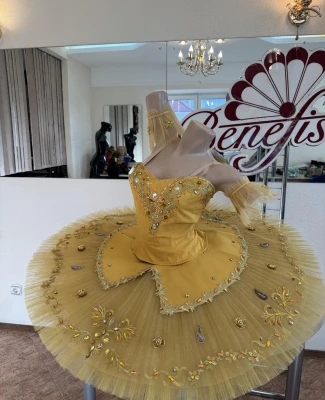 Stage costume F 0088