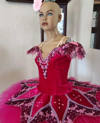 Stage costume F 0537(3176)