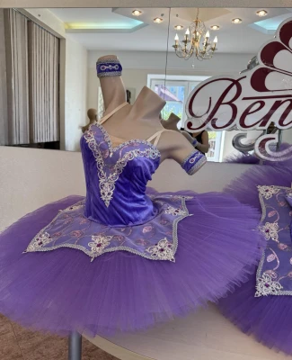 Stage costume F 0528