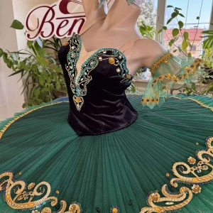 Stage costume P 1127 - image 28