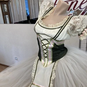 Giselle P 0512 - image 10