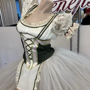Giselle P 0512 - image 11