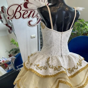 Cinderella at the ball F 0107 - image 35