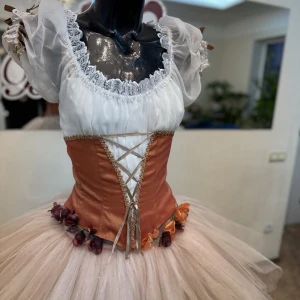 Peasant costume -pas de deux 1 act P 0506D(5016) - image 2