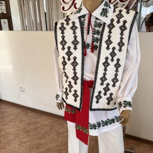 National moldavian vest J 0201 - image 4
